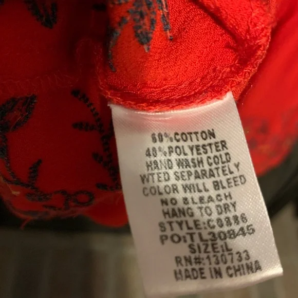 SOLD** Sz L Boho red embroidered floral details bell sleeve top. - Picture 9 of 10